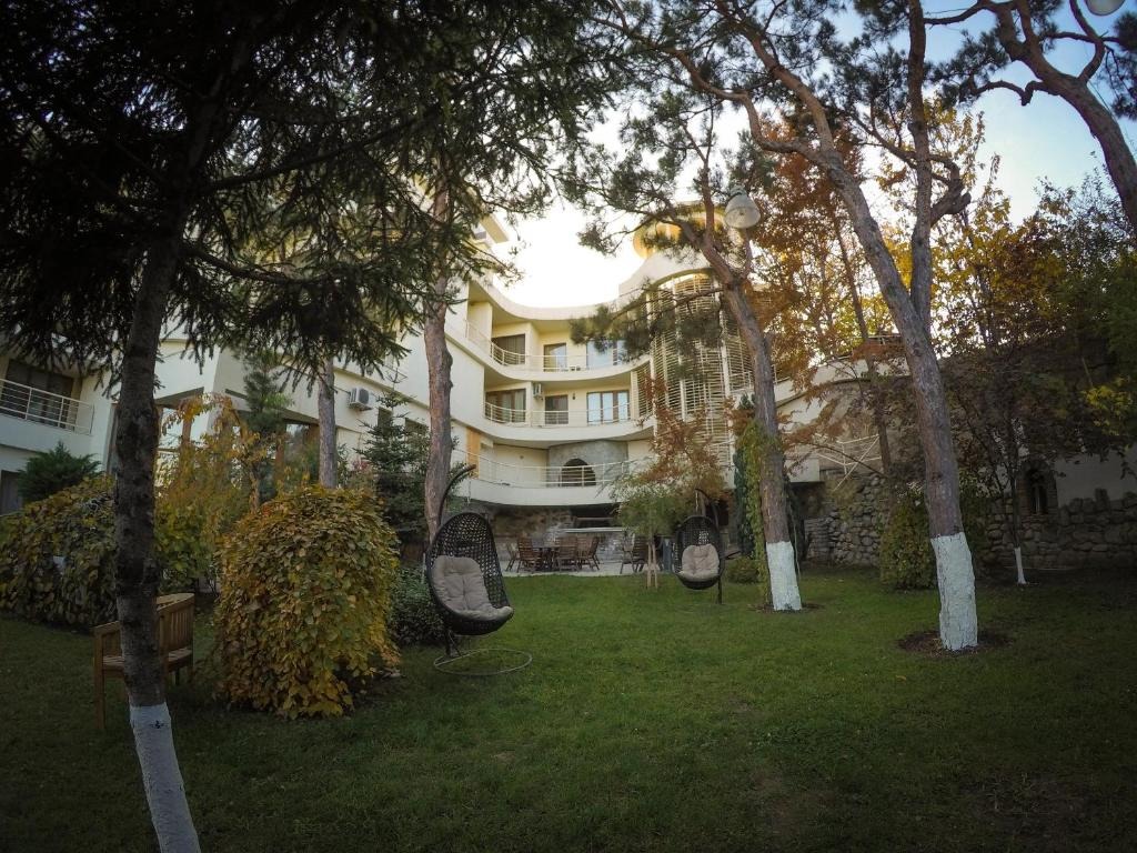 هتل بوموند گاردن